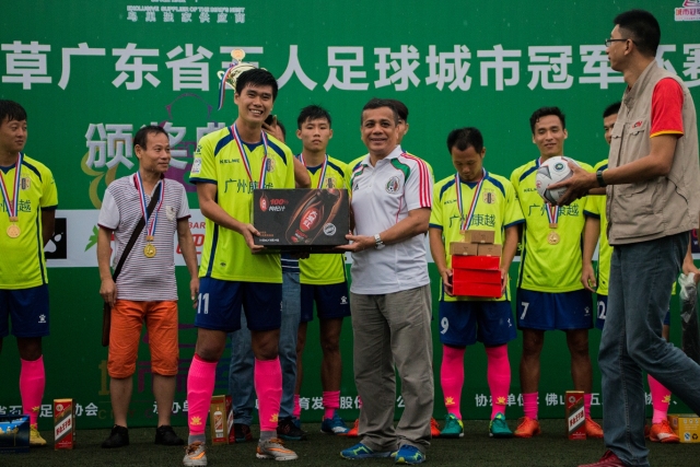 佩佩右路前插接桑加雷直塞梅开二度 科特迪瓦2-0领先